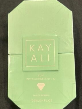 Kayali Yum Pistachio Gelato 33 Eau de Parfum — Mint Green